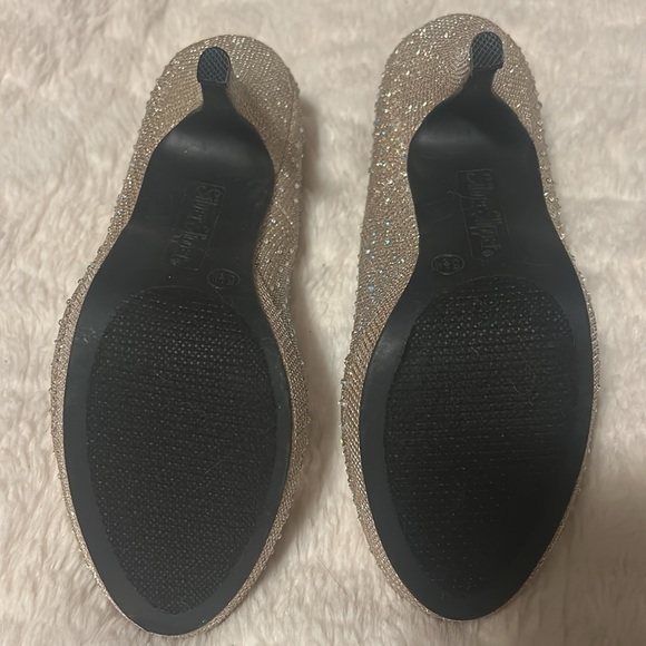 Brand new Sparkly closed toe heels - Picture 5 of 5